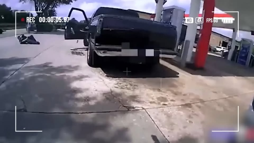 When Dumb Criminals Try To Pull Guns on Cops V2910 016