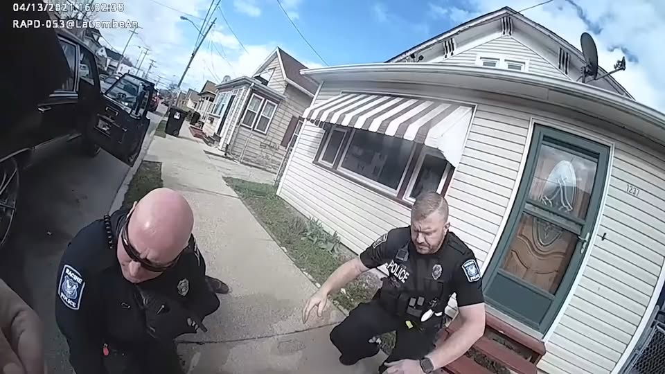 Woman Goes Nuts After Police Officer Arrests Her V0310 035 Part 2