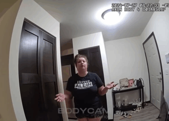 Police Surprise Mother After Toddler Is Found Wandering Near Highway V0310 040 Part 2