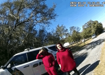 Stubborn Runaway Juvenile Thinks She Can Win Fight Cop #PoliceNews #HiddenCamera #bodycampolice #policechase #cops #usareels V1110 040 Part 2