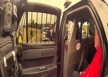 Chaos at Walmart Police MOVE FAST V2110 028 Part 2