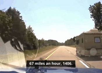 RV Chase Into Oncoming Traffic V0111 017 Part 2 SUV