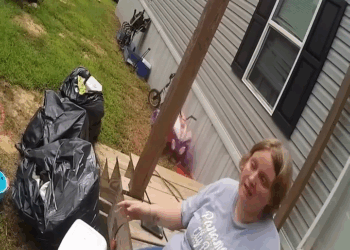 Man Opens Fire at Wife After She Lists His Car Sale V0911 048 SUV