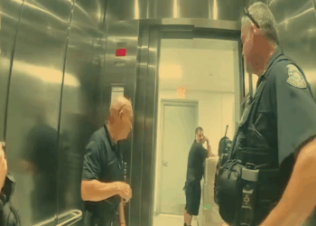 When Hotel Staff Have Had Enough V1911 025 Farmhouse