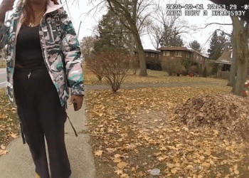 Entitled Woman Behaves Like Toddler Until She Meets No Nonsense Cop V0111 004 Part 2