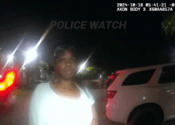 Police Rush to Help Toddler Found Wandering Apartment Complex Alone V0111 012 Part 2