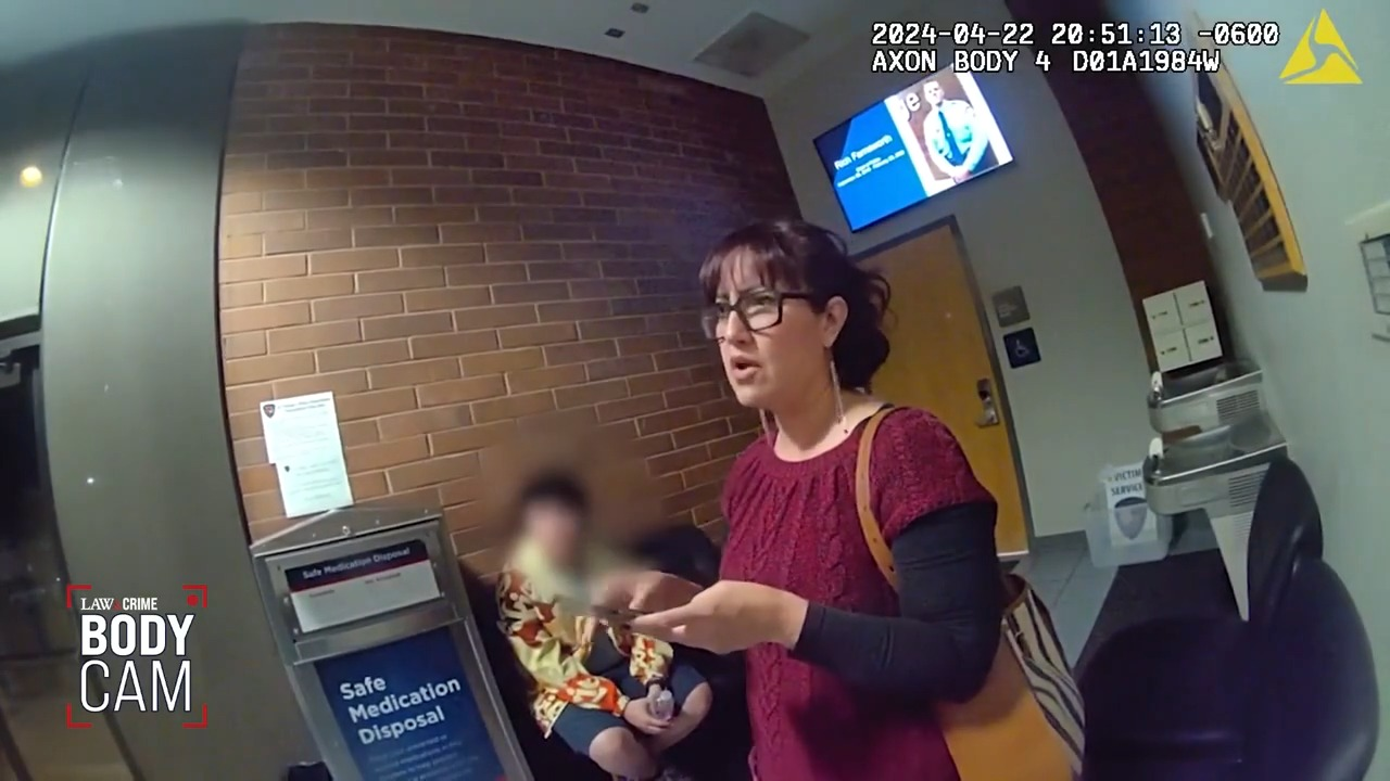 Utah Karen Loses Her Mind Over Teen Skirt V2711 012