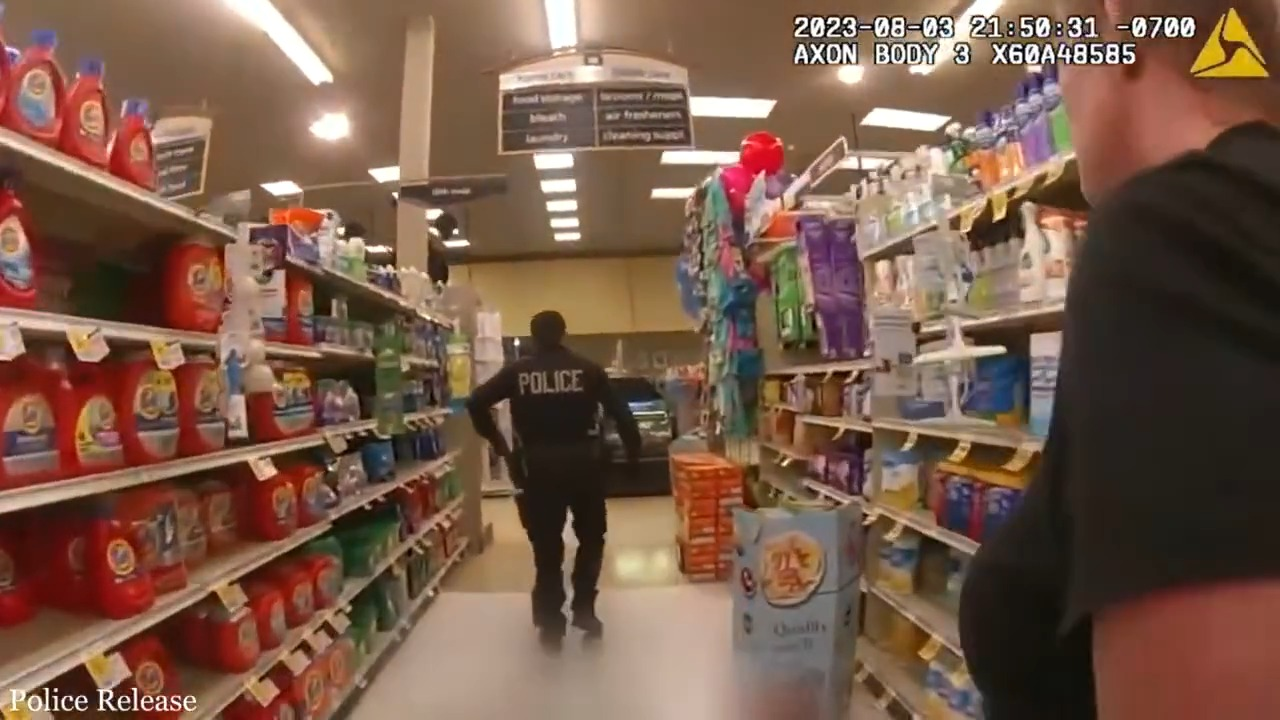 When Entitled Karens Hide in Goods Refuse to Cooperate Police Arrest V2711 005