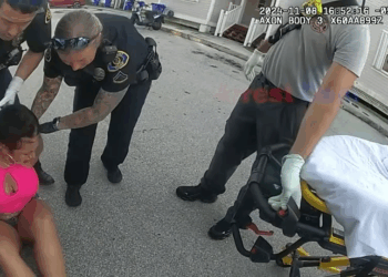 She Snapped When Cops Started to Search Her Bag V2111 039 America’s