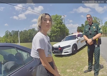 Girl Gets Busted, Decides to Put Up a Fight