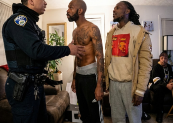 Wannabe Gangsters Get Humbled After Fighting Police