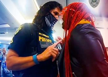 Sassy New Yorker Fights Airport Police