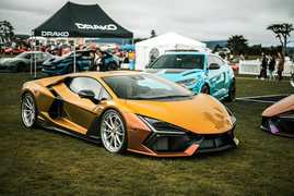 Angry Bystanders Turn a Traffic Stop into a Wild Standoff - Image 3