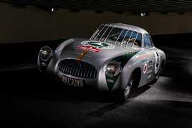 Woman Steals Piles of Baby Clothes, Flees in a Mercedes - Image 3