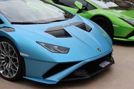 Cop Surprises Shoplifter Outside Changing Room - Image 3