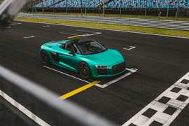 Drunk 21-Year-Old Girl Shoves Boyfriend in Front of Cops, Instant Regret - Image 2