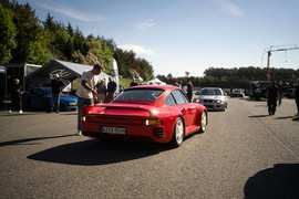 Drunk 21-Year-Old Girl Shoves Boyfriend in Front of Cops, Instant Regret - Image 3